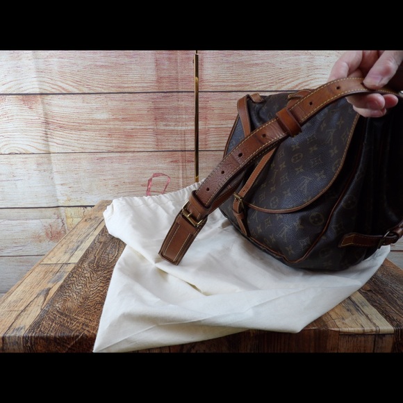 Louis Vuitton Saumur 35 iconic shoulder handbag - Picture 15 of 15